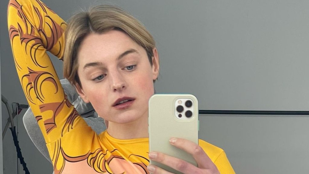 Emma Corrin // © instagram.com/emmalouisecorrin