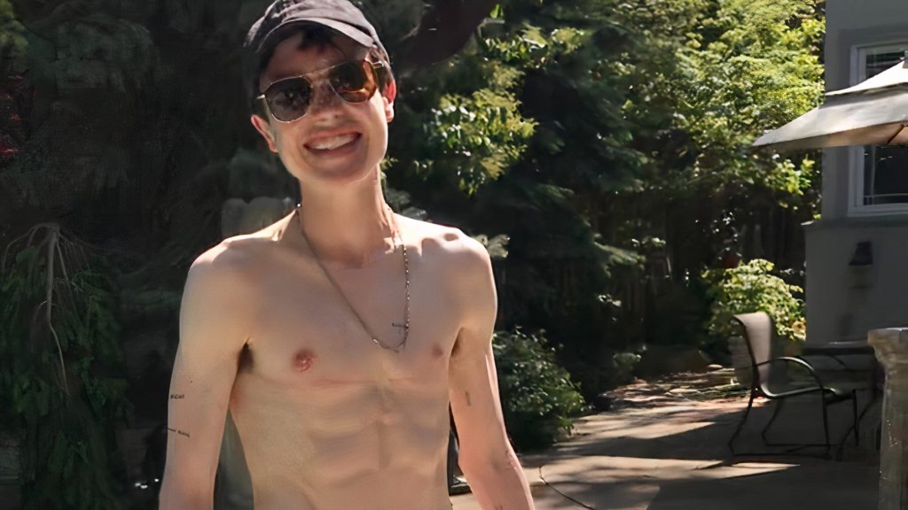 Der Schauspieler zeigt sich in seiner Badehose auf Instagram