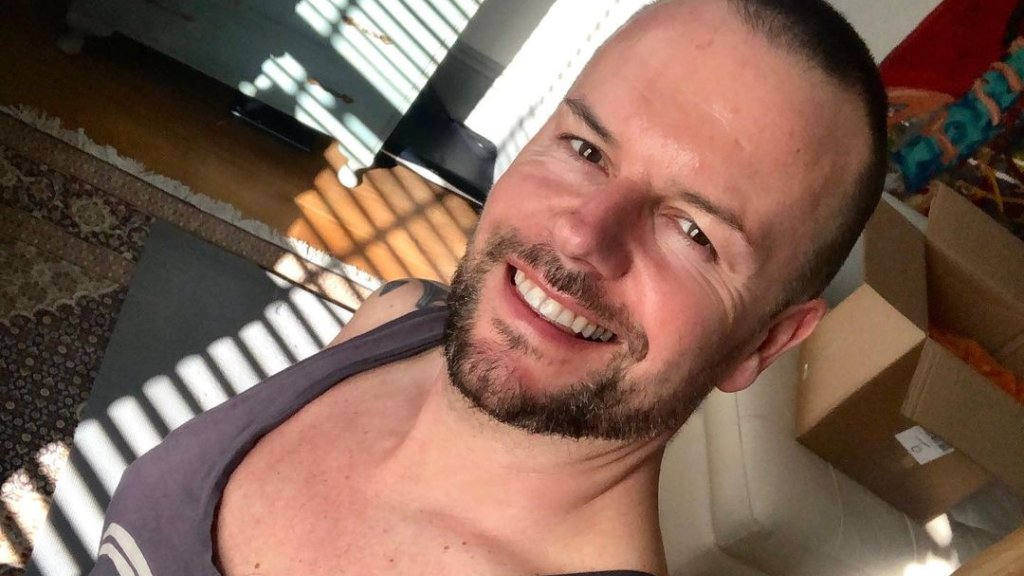 Ein ehemaliges Boybandmitglied wird gestalkt und verfolgt