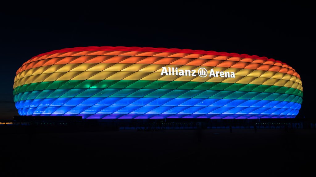 Münchner Stadion in Regenbogenfarben? // © anahtiris