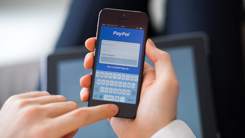 PayPal erschwert Namensänderungen // © Erikona