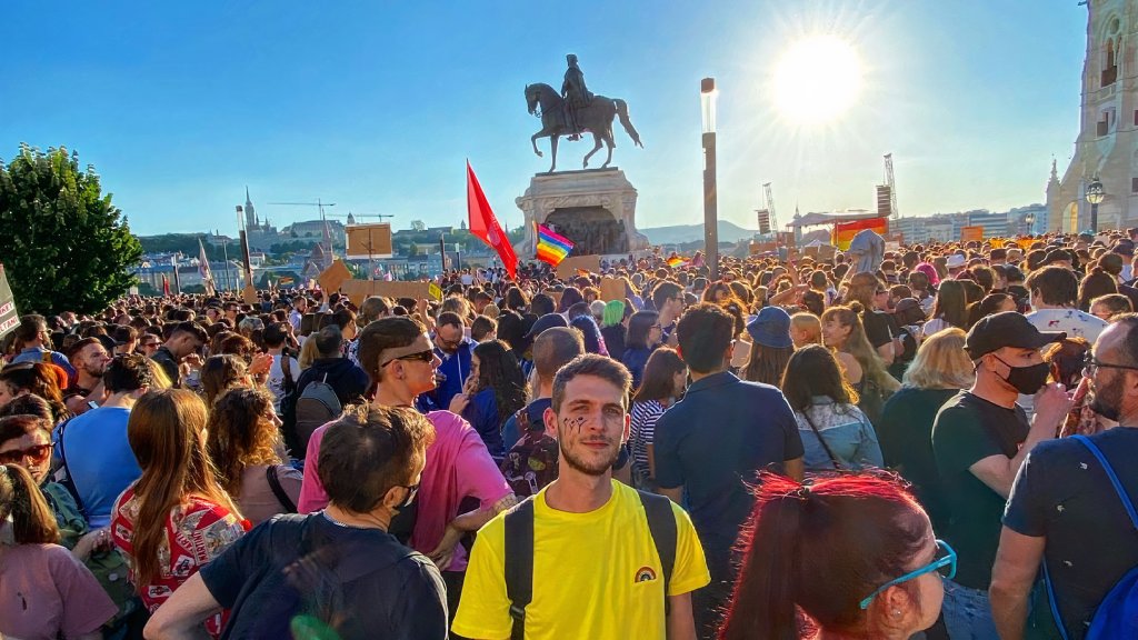 Juni 2021 - Tausende Menschen demonstrieren in Budapest