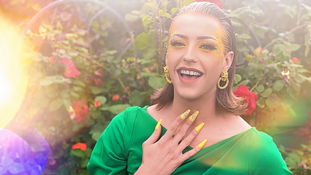 Laganja Estranja outet sich als Transfrau 