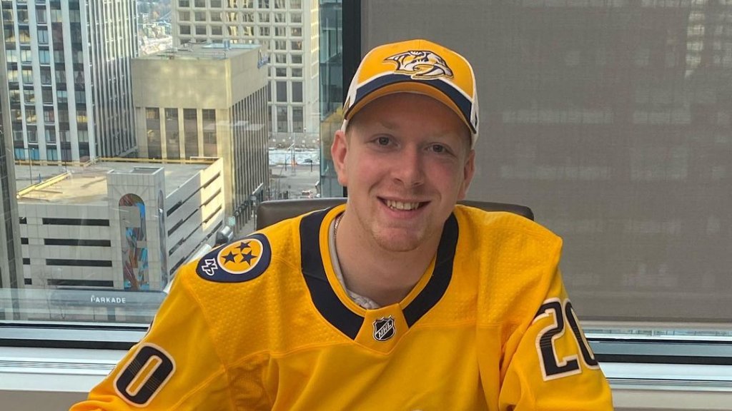 Eishockey-Spieler outet sich // © instagram.com/lukeprokop_