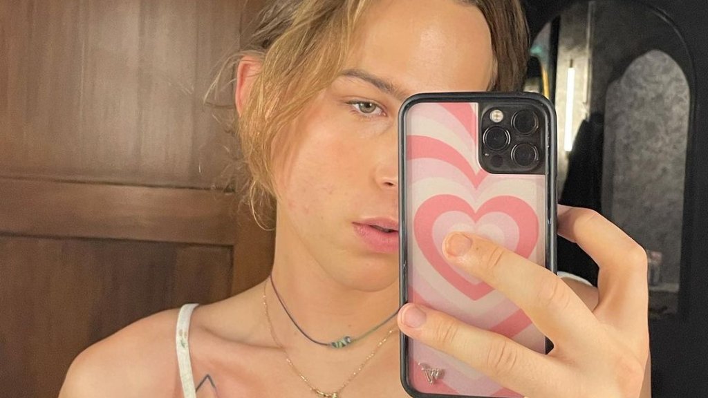Tommy Dorfman ist transgender