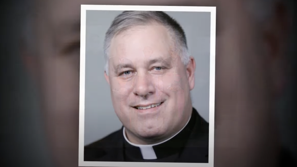 Hochrangiger katholischer US-Priester geoutet // © Hot News Today_YouTube