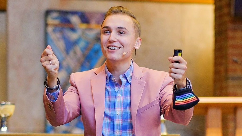 LGBTI*-Aktivist J. J. Warren predigt in der Methodistenkirche