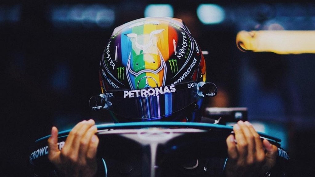 Neuer Regenbogenhelm von Formel-1-Weltmeister Lewis Hamilton