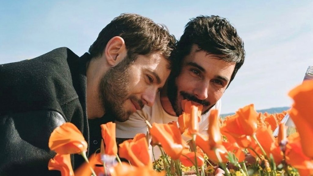 Julian Morris und sein Freund feiern 18 gemeinsame Jahre
