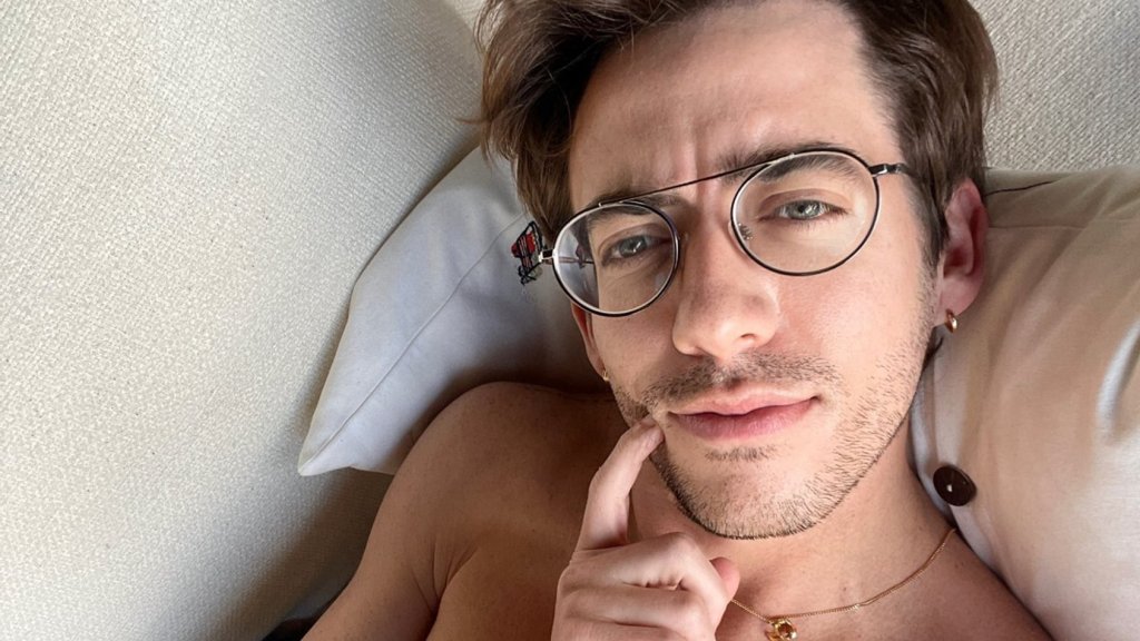 Kevin McHale veröffentlicht oberkörperfreies Selfie