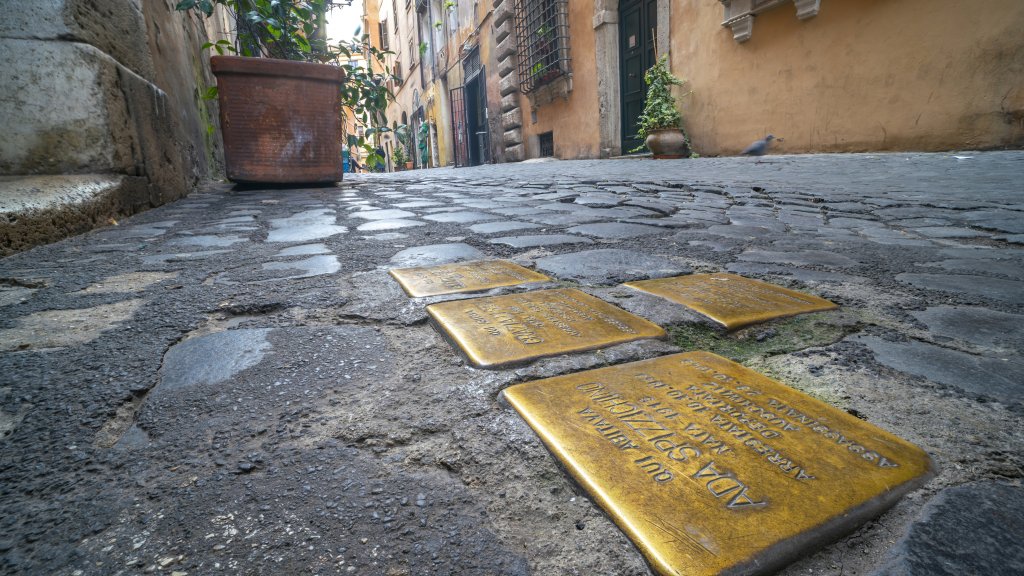 Erster Stolperstein zur Erinnerung an einen schwulen Mann // © nmessana
