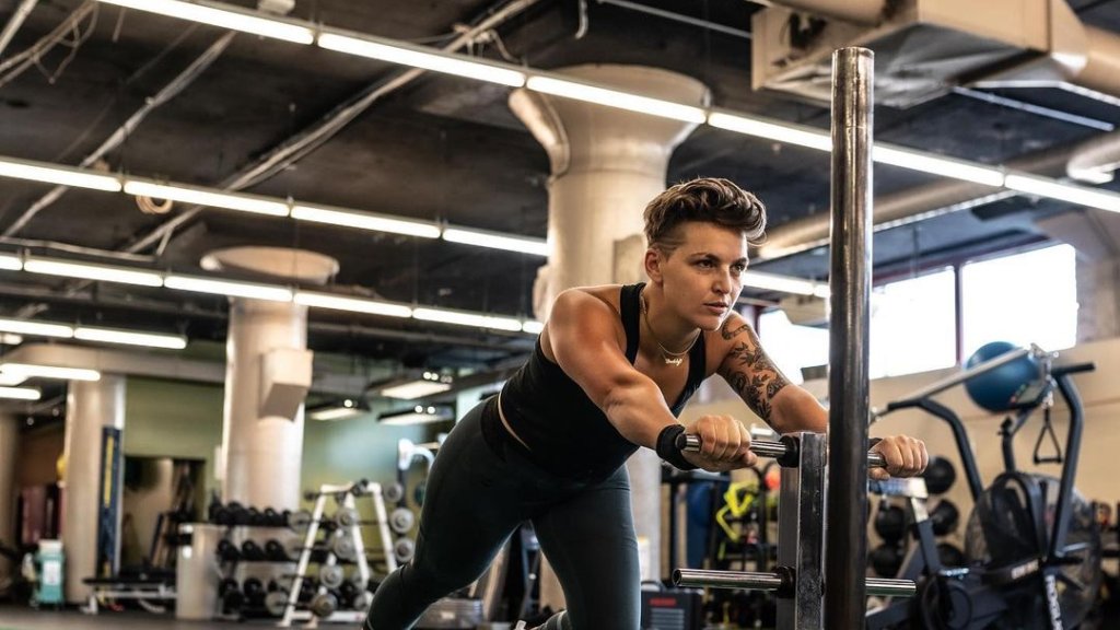 Lizzy Bristow rettet homophobe Oma ihrer Freundin