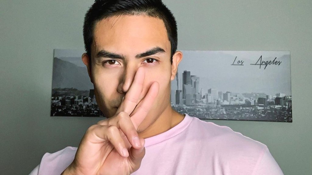 Der schwule Pro-Wrestler Jake Atlas macht doch weiter
