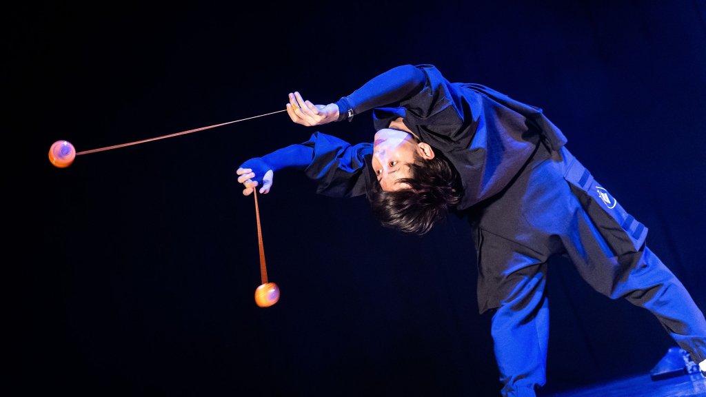 JoJo-Jongleur Shu Takada // © GOP: Varieté Theater