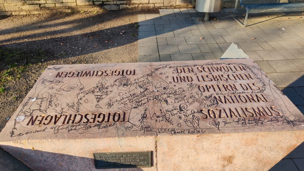 Vandalismus am Mahnmal