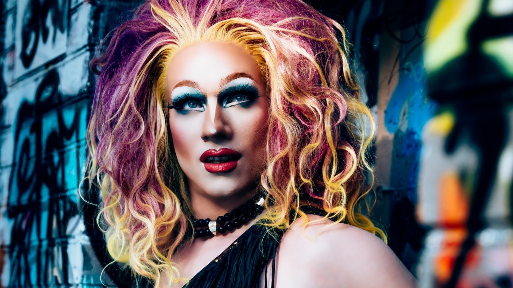 Drag Queen Vicky Voyage