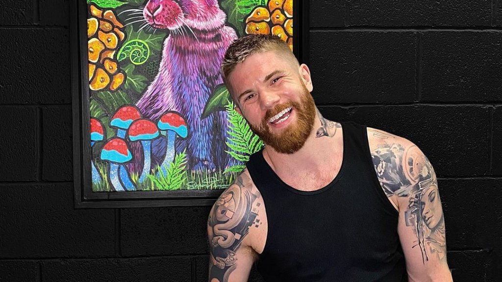 Gunnar Montana posiert als Leather Daddy Barbie