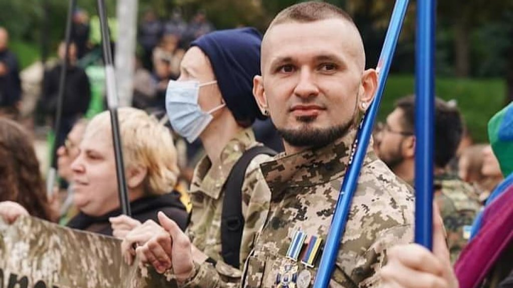 LGBTI* nehmen versteckte russische Militärpersonen gefangen