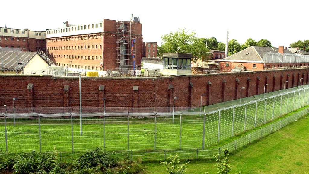 Selbstmord von trans-Frau im Männergefängnis? // © IMAGO / photo2000