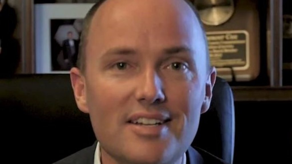 Trans-Verbot: US-Gouverneure denken um? // © Von UENVideo - Utah Futures PSA: Lt. Gov Spencer Cox on YouTube, CC BY 3.0, https://commons.wikimedia.org/w/index.php?curid=90709753