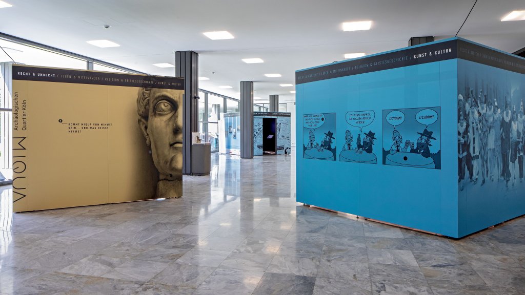 Die Wanderausstellung „Menschen, Bilder, Orte – 1700 Jahre jüdisches Leben in Deutschland“ des MiQua. LVR-Jüdisches Museum im Archäologischen Quartier Köln im Landeshaus des LVR, August 2021 // © Annette Hiller-Pahlow/LVR-ZMB