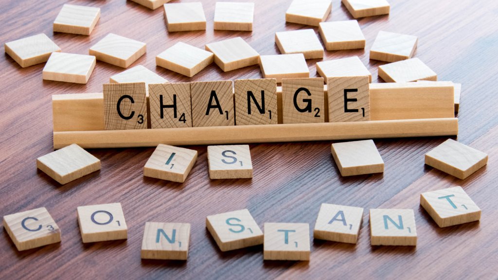 Gendersternchen als Spielstein zum „Welt Scrabble® Tag“