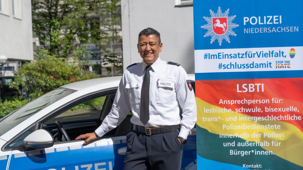 Trans* Polizist kämpft und Aufklärung in Niedersachsen