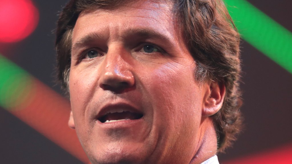 Die ungewollt homoerotische neue Doku von Tucker Carlson 