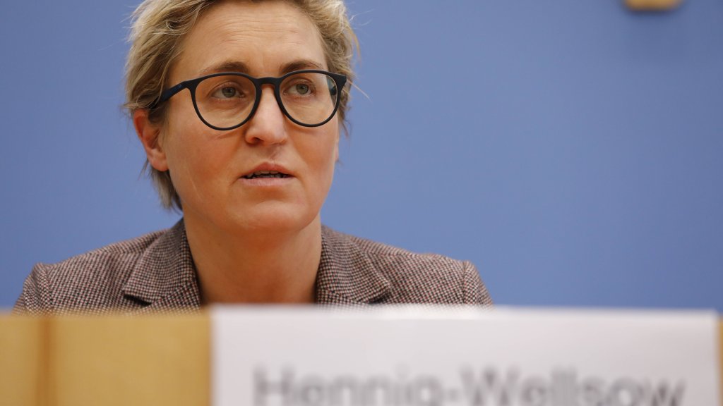 Kritik an Sparplänen der Bundesregierung // IMAGO / Metodi Popow