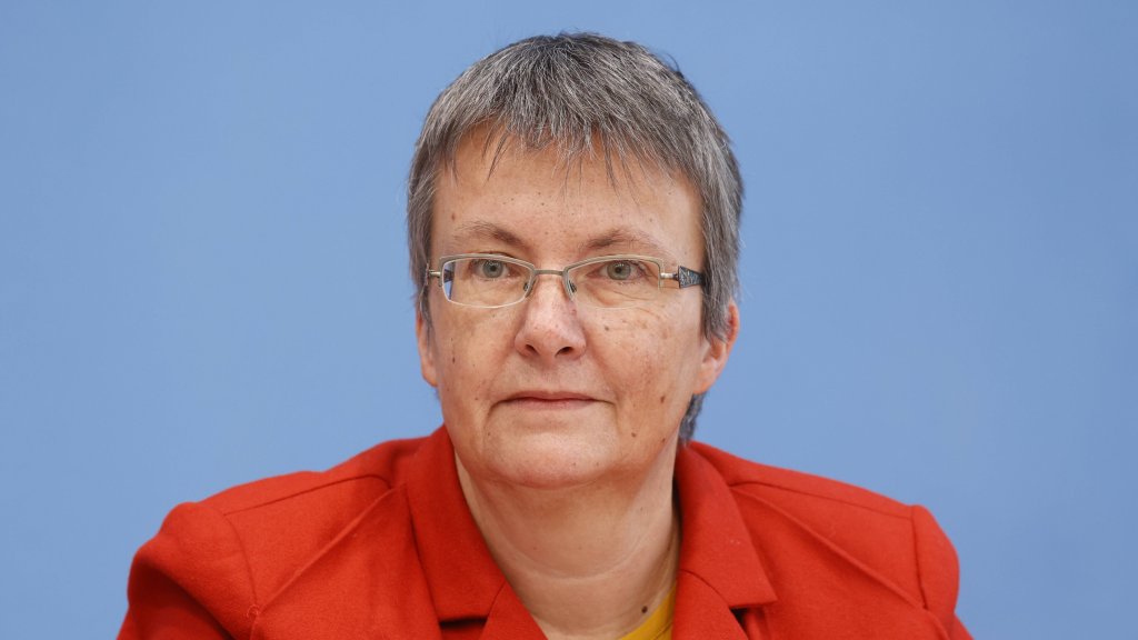 Kathrin Vogler, wünscht sich dabei mehr Dialogbereitschaft, wie sie gegenüber Schwulissimo erklärte // © IMAGO / Metodi Popow