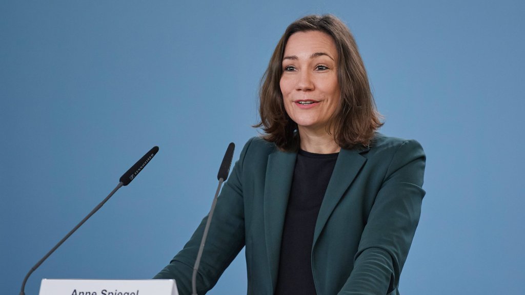 Erste Schritte für neue Bundesstiftung umgesetzt // IMAGO / epd//
