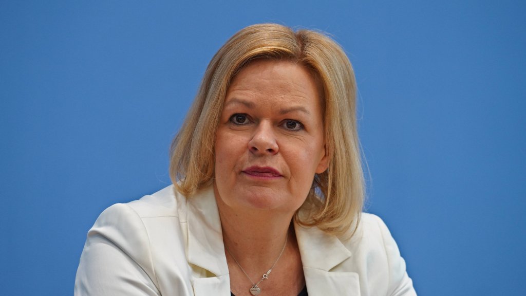 Forderungen gegenüber der Bundesregierung werden lauter // © IMAGO / Bernd Elmenthaler