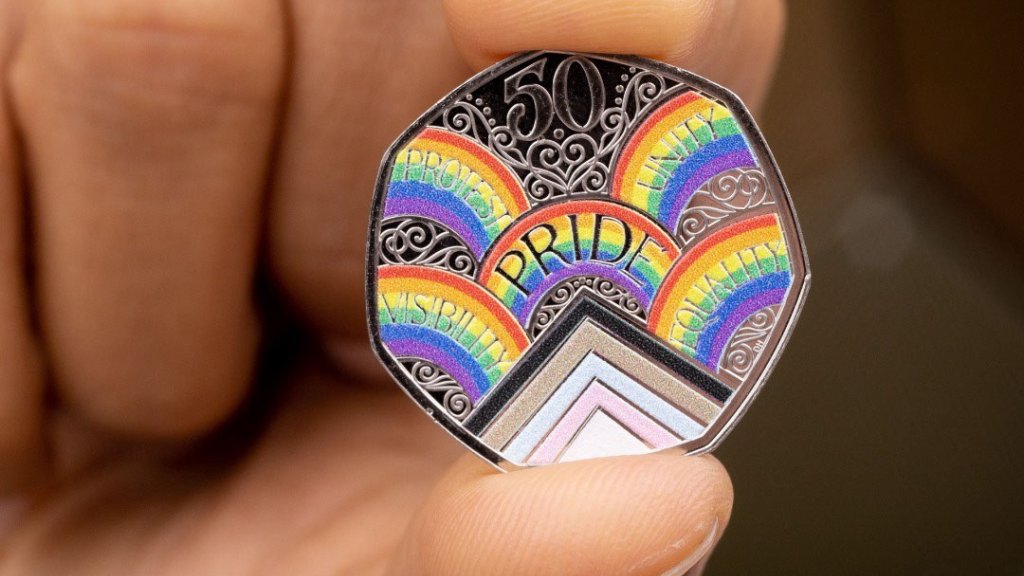 Großbritannien prägt LGBTI*-Sondermünze in Regenbogenfarben