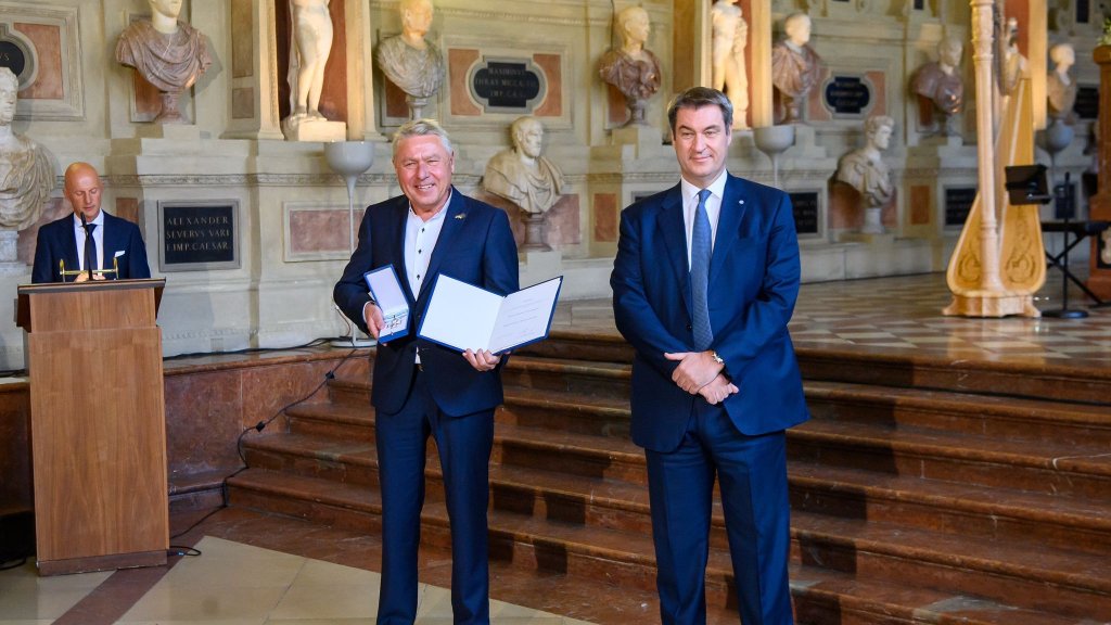 Bayerischer Verdienstorden fuer Dietmar Holzapfel // © Bayerische Staatskanzlei