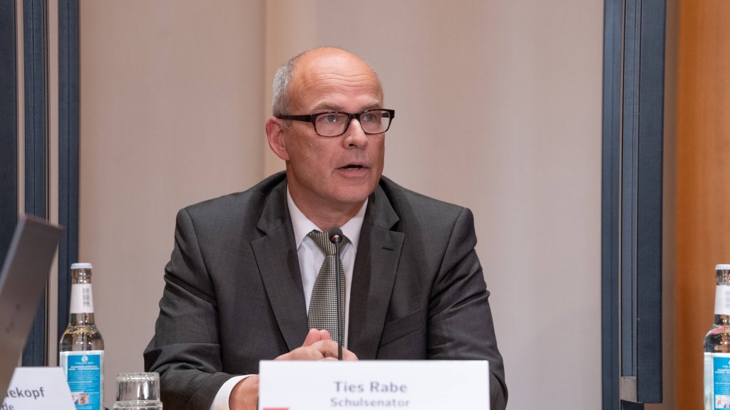 Neuer Religionsunterricht gegen LGBTI*-Hass // © IMAGO / Chris Emil Janßen