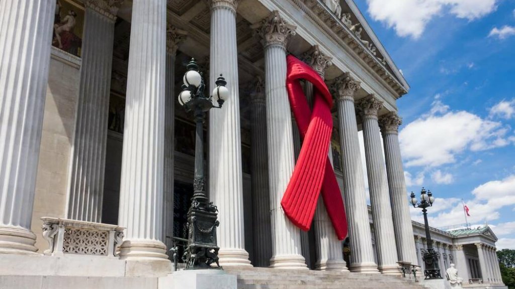 Parlament in Österreich im Einsatz gegen HIV // © IMAGO / Panthermedia