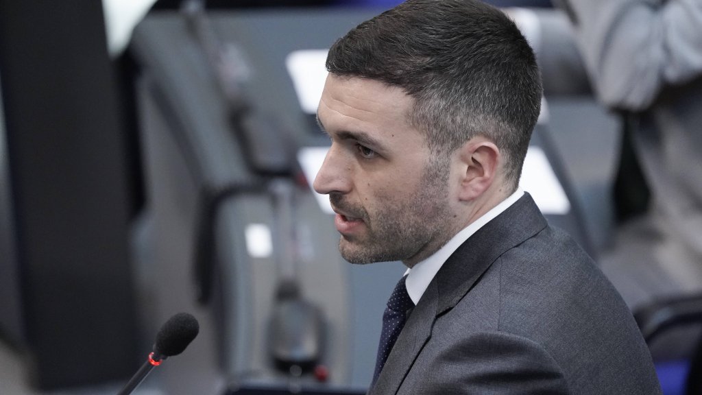 FDP Fraktionsvize Kuhle fordert Aufklärung // © IMAGO / Political-Moments