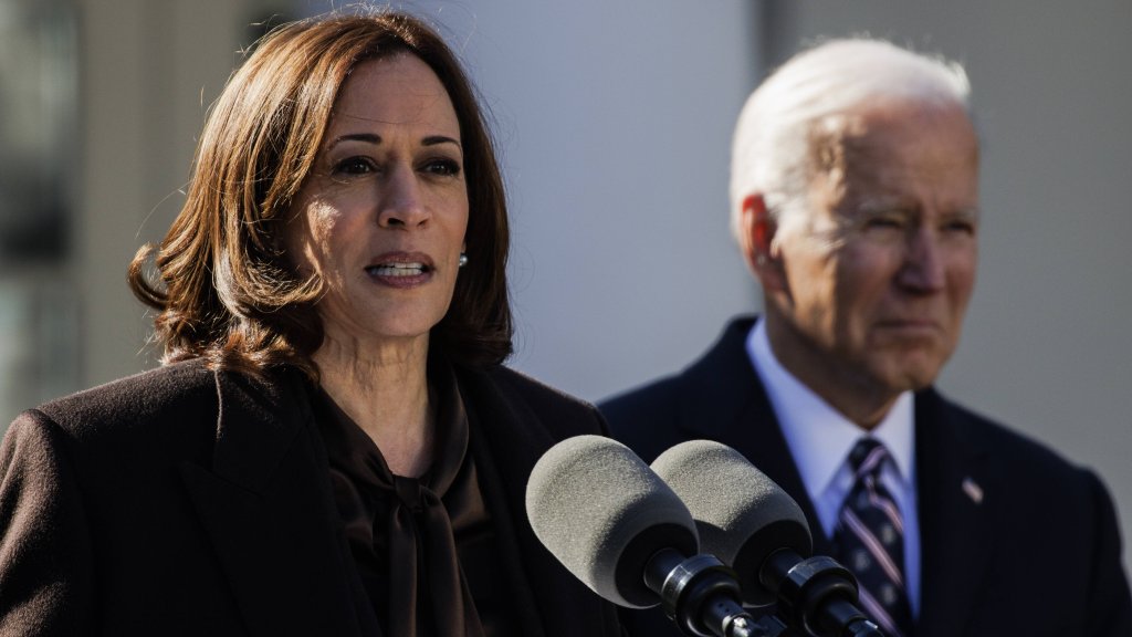 Biden und Harris warnen vor Angriffen auf LGBTI* // © IMAGO / MediaPunch