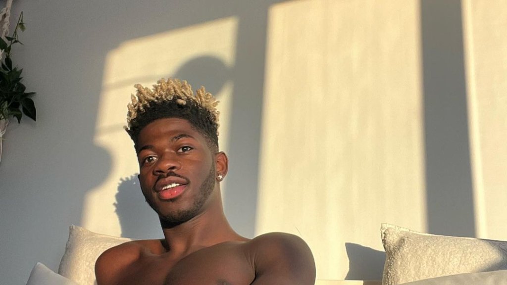 Lil Nas X entfacht Debatte um LGBTI*-Hass bei BET Awards