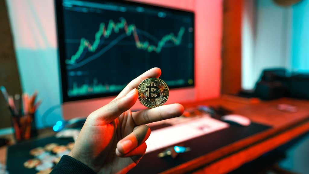 In Kryptowährungen investieren // © Art Rachen/Unsplash