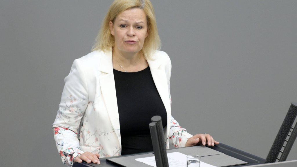 Scharfe Kritik an Innenministerin Faeser // © IMAGO / Future Image
