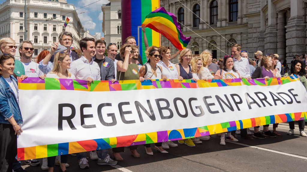 Aggressive Gegendemonstranten beim Pride Wien