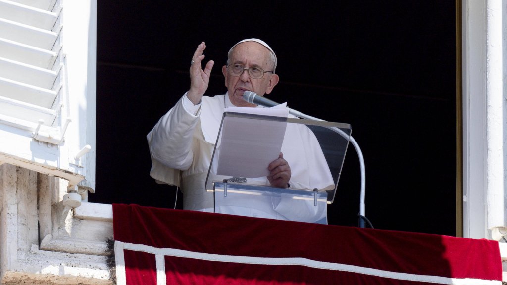 Papst hält derweil starr an der homophoben Haltung der Kirche fest