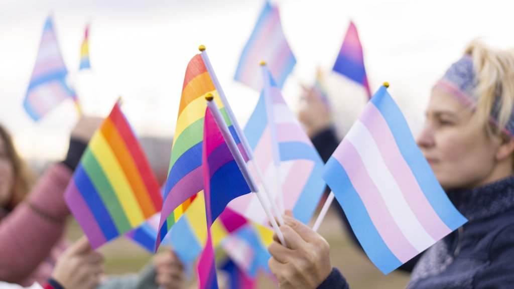 Queere Aktivisten fordern Verbot von queer-kritischen Büchern