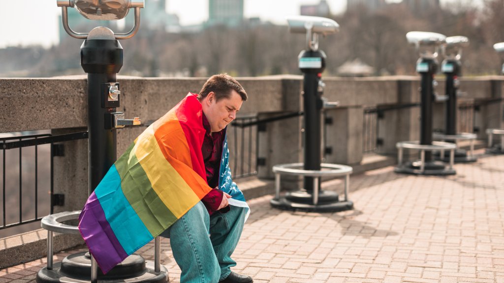 Sieben von zehn LGBTI*-Amerikanern erleben Diskriminierung und Angriffe