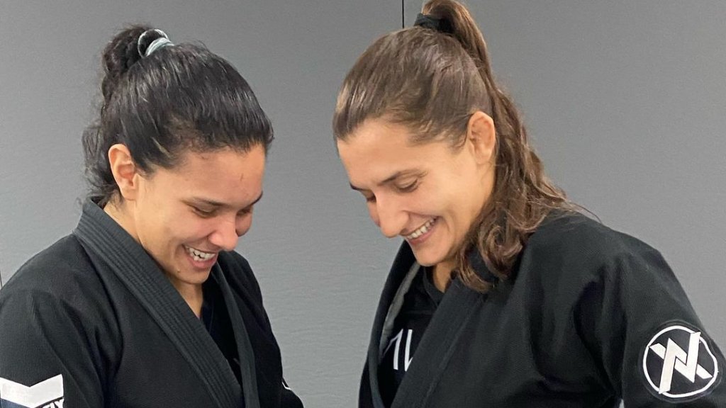 Jiu-Jitsu-Schule eines lesbischen brasilianishen Paares