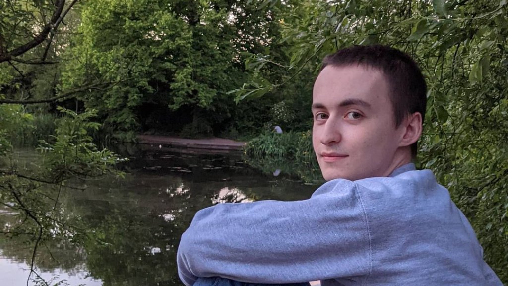 LGBTI*-Paar verlobt sich während Fahrt in der U-Bahn 