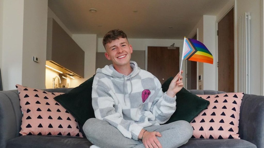 Nordirischer TV-Moderator und YouTuber Adam B outet sich