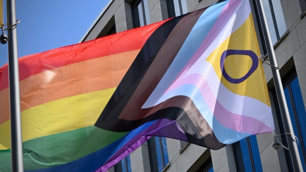 Streit um Regenbogenflagge