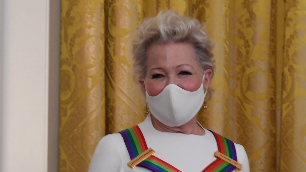 Gay-Ikone und Schauspielerin Bette Midler übt scharfe Kritik 